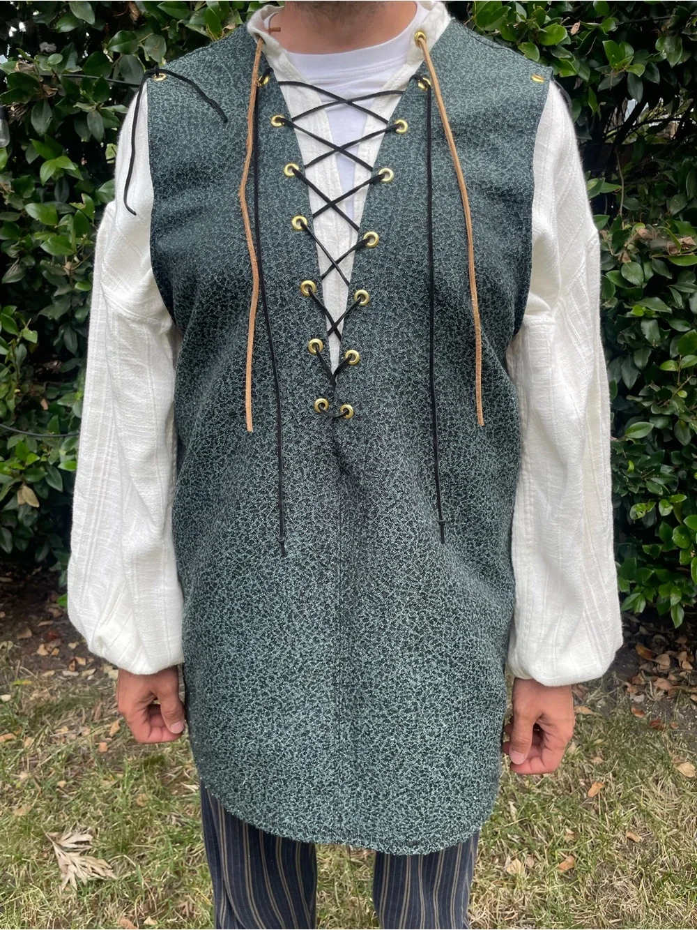 Men's Green Renaissance Costume Tunic and Cape